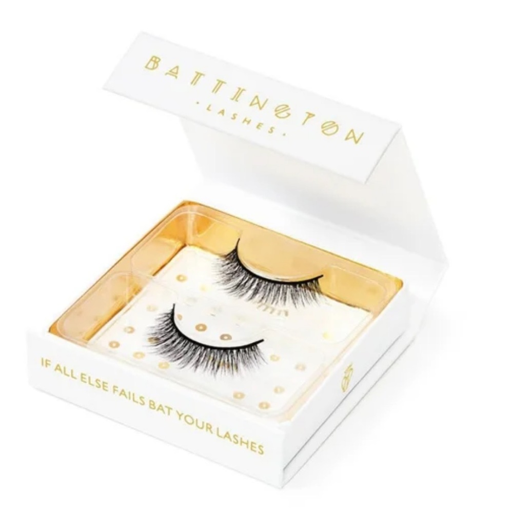 New in Box- Battington 3D silk lashes